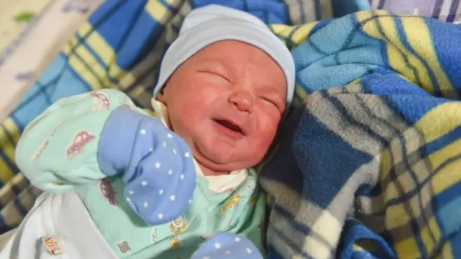 Хлопчик вагою 3,6 кг, зараз він побуде на карантині (фото з архівів)