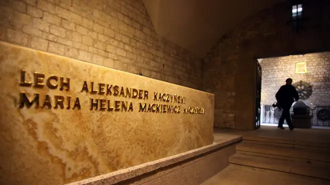 Останки Качиньского и его супруги захоронены в склепе в Вавельском замке