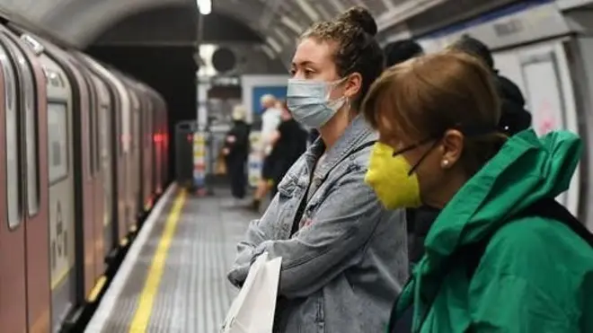 Los cubrebocas actúan más como dispositivos para desviar la respiración.