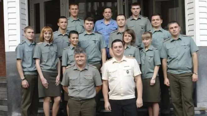 Фото членів групи ГОЦ 2013 року, надане одним із членів групи анонімно. Крайній справа: полковник Ігор Багнюк. За допомогою даних про геологацію Bellingcat визначила, що цю фотографію зробили у внутрішньому дворі будівлі генштабу ЗС РФ на Знаменці, 19