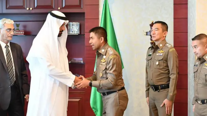 พล.ต.ท.สุรเชษฐ์ หักพาล ผู้บัญชาการสำนักงานตรวจคนเข้าเมือง เข้าพบอุปทูตซาอุดีอาระเบียวันนี้ (8 ม.ค.) หลังจากที่ตัดสินใจไม่ส่งตัว น.ส.ราฮาฟ โมฮาเหม็ด แอล-เคนูน กลับประเทศ