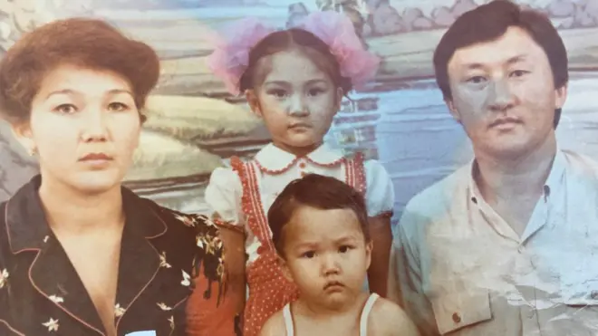 Айсулуу Тыныбекованын ата-энеси Майлуу-Суу шаарына иштеп барышкан