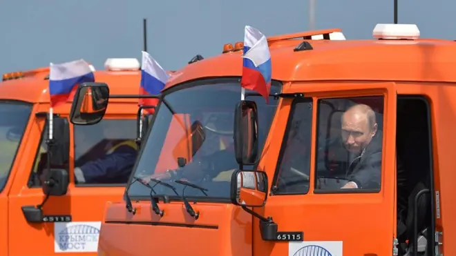 Putin kamyona binerken