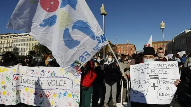 Fransa'da öğretmen, veli ve okul çalışanları Parşembe günü greve gidiyor.