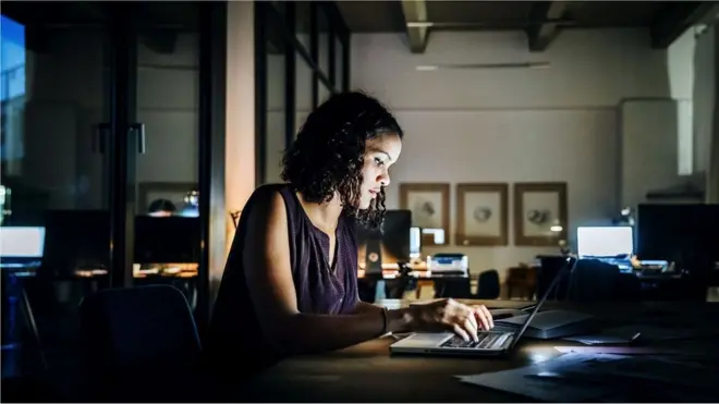 묵묵한 태도로 남들보다 열심히 일하는 것이 성공하는 법이라고들 한다. 하지만 이게 꼭 정답은 아니다