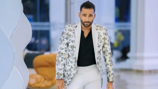 චාමික කරුණාරත්නගේ ඡායාරූපයකි