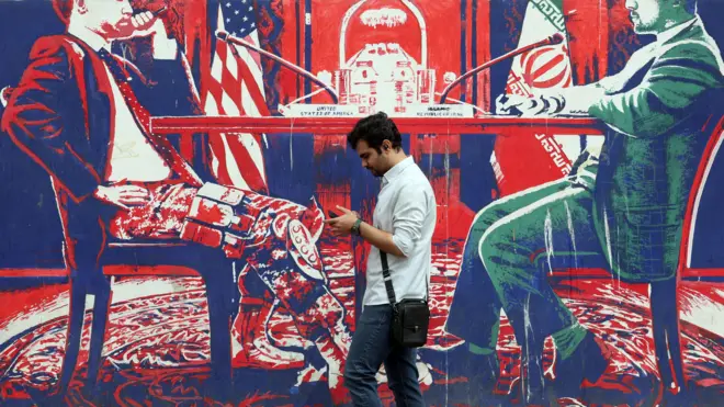 دیوارنگاری در تهران با موضوع مذاکرات ایران و آمریکا