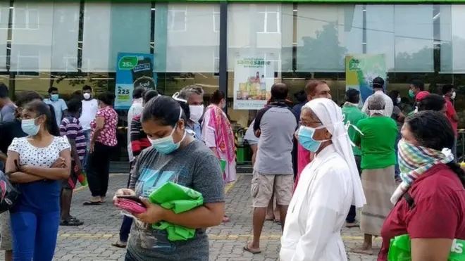 කොරෝනාවෛරසය නිසා සමාජ දුරස්ථභාවය