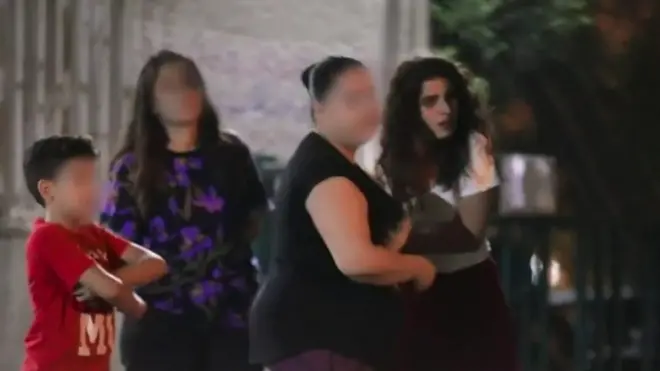 حملة بعنوان "مين الفلتان؟" أي من هو المنحلَ اخلاقيا، تثير في لبنان جدلا واسعا. وتهدف الحملة التي قامت بها جمعية "أبعاد" لنشر الوعي بضرورة محاسبة المغتصِب بدلا من الحكم على الضحية.