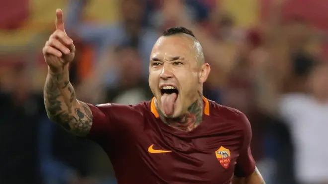 Radja Nainggolan memperkuat AS Roma sejak 2014 lalu.