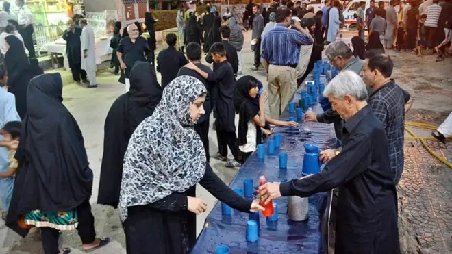 شیعہ بچے محرم میں پانی کی سیاہ رنگ کی سبیل لگاتے تھے اور سنّی بچے سرخ رنگ کی مگر نہ نفرتوں کی سیاہی دلوں میں تھی نہ فرقہ واریت کی سرخی چہروں پر