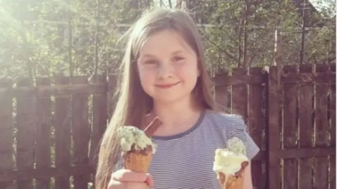 พ่อซื้อไอศครีมให้เด็กหญิงอาวา ตามเสียงเรียกร้องของผู้ใช้โซเชียลมีเดียหลายแสนคนที่กดไลค์ให้กับความเห็นของเธอ