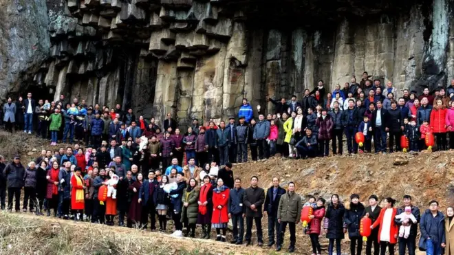 現時任氏家族成員逾二千人，橫跨七代