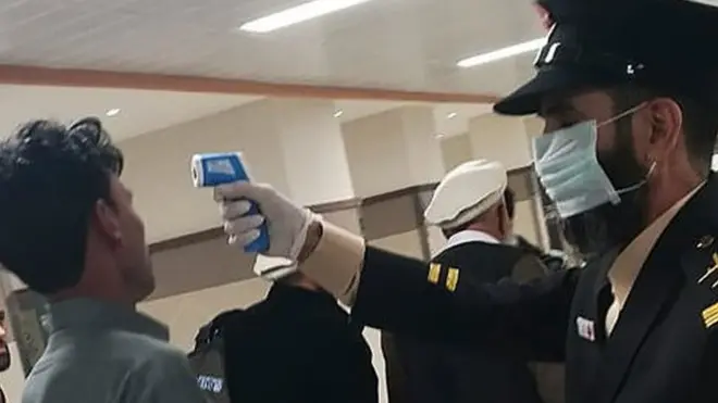 پاکستان آنے والے افراد کی ائئر پورٹ پر سکریننگ کی جا رہی ہے