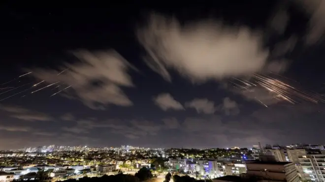 Nebo iznad izraelskog grada Aškelona tokom iranskog napada