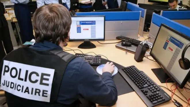 مستخدمون كثيرون على مواقع التواصل أبلغوا قسم مكافحة جرائم الإنترنت في الشرطة الفرنسية عن الحادث