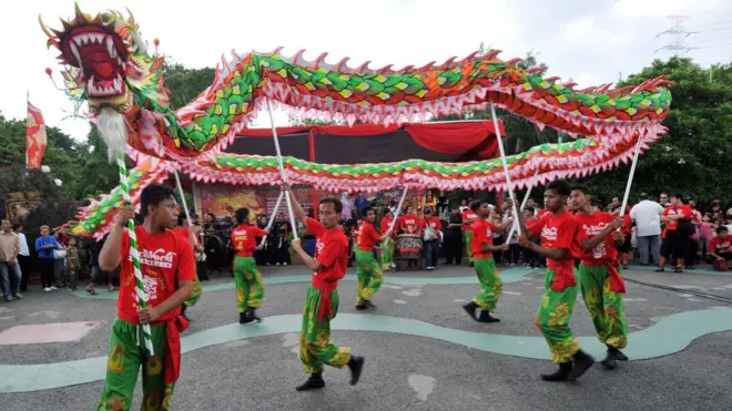 Yogyakarta menerapkan larangan memiliki hak atas tanah bagi warga keturunan, termasuk Tionghoa dan India. Regulasi itu menyebut mereka sebagai nonpribumi.