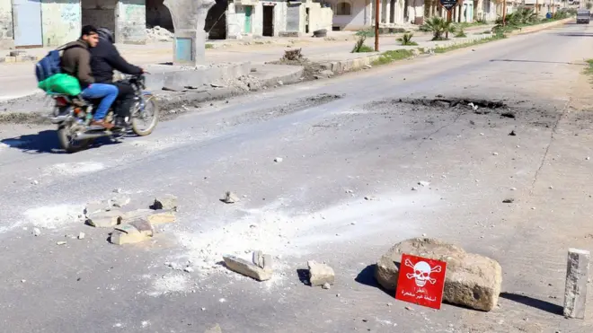 Serangan atas Khan Sheikhoun pada 4 April diduga merupakan serangan kimia oleh pasukan Presiden Assad.