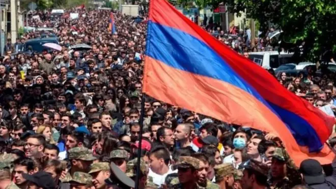 Yerevanda Sarkisyanın istefasını istəyən etirazçılar