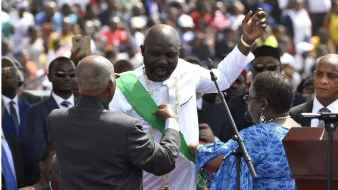 Il y a un an, lors de son investiture, le président George Weah promettait "le changement" aux Libériens.