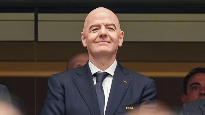 Le président de la FIFA, Gianni Infantino, suit le match depuis les tribunes lors de la Coupe du monde 2026.