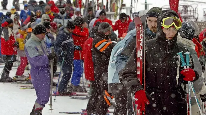 Gužve u redu za žičaru pre epidemije