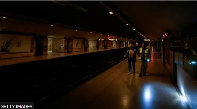 Photo of of metro station wey no get light dey circulate online