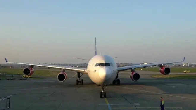 أدت أزمة وباء كورونا إلى أن تلغي غالبية شركات الطيران ما يصل إلى 90 في المئة من رحلاتها