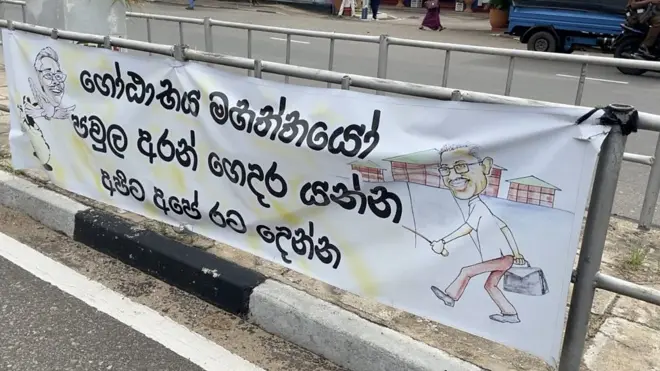 ''#GOTAGOHOME'' ; ''ඉඳ ගත්තොත් තැලෙයි මොළේ...සර් තමයි හොඳට කළේ''