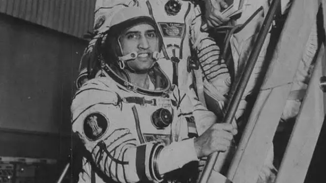 అంతరిక్షయానం చేసిన రాకేశ్ బృందం