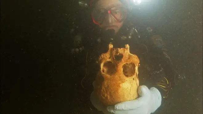 Los investigadores encontraron a Ixchel en un cueva que hoy está llena de agua.