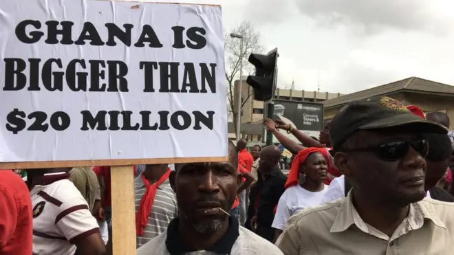 Ghana pipo dey protest for street