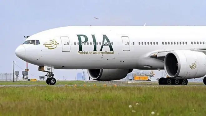 பாகிஸ்தான் இன்டர்நேஷனல் ஏர்லைன்ஸ் விமானம்