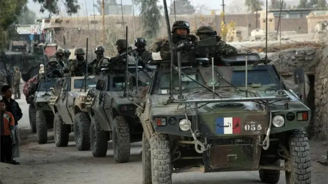 نیٹو افواج کے ایک قافلے کی پرانی تصویر