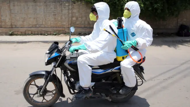 Люди на мотоцикле