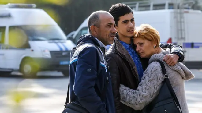 Помощь пострадавшим в политехническом колледже Керчи оказывают 37 психологов МЧС России