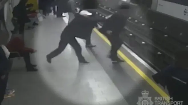 ادانة شخص بتهم قتل لدفعه شخصين في ميترو أنفاق لندن