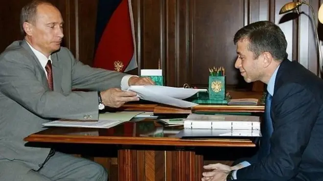 رومان أبراموفيتش: من اليتيم إلى القلة الحاكمة الملياردير الروسي