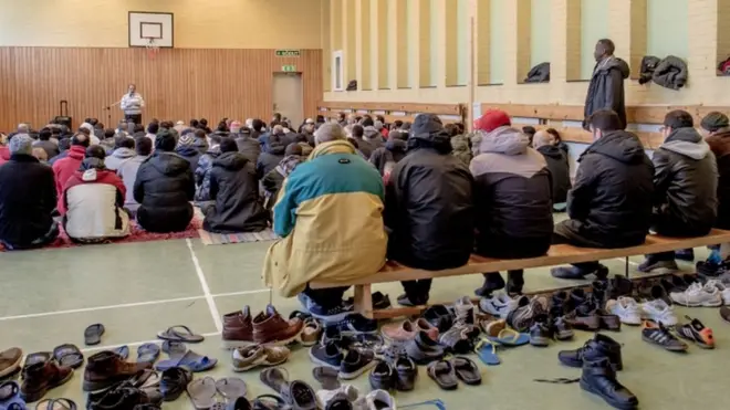 Обитатели центра были переведены в гимнастический зал