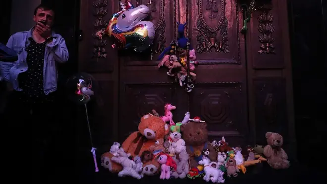 Игрушки у дверей Верховного суда России