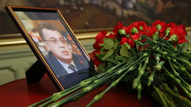 Rus büyükelçi Andrey Karlov'un cenazesi resmi törenle Rusya'ya götürüldü.
