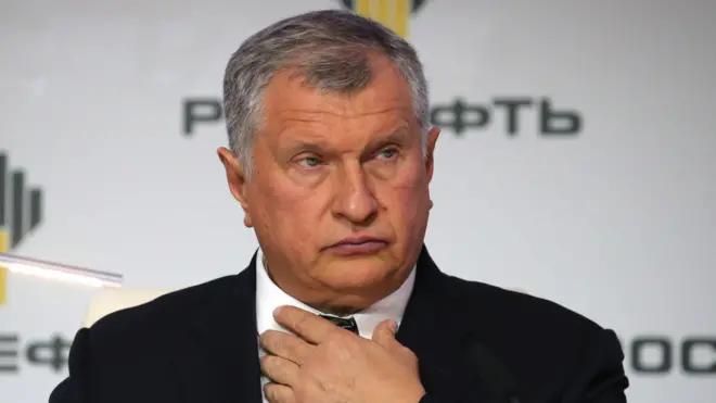 Игорь Сечин разрешил зачитать его показания, но суд не воспользовался его благосклонностью