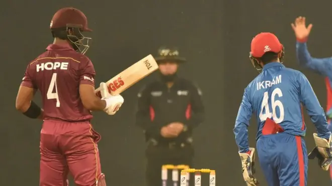 وېسټ انډیز لپاره هوپ ۱۰۹ منډې وکړې او ناسوځېدلی پاتې شو