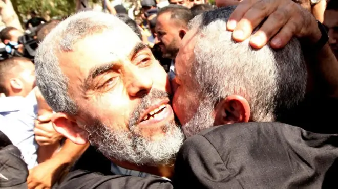 सन् २०११ मा याह्या सिन्वार इजरेली जेलबाट छुटेर आएपछि रफाह नाकामा उनलाई स्वागत गर्दै इस्माइल हानिया