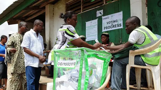 Awọn oludibo n dibo ni Naijiria