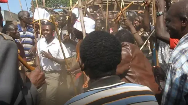 Dhalattoonni Koonsoo sirba gammachuutiin nama du'e yeroo gaggeessan viidiyoo waraabameerra kan fudhatame 