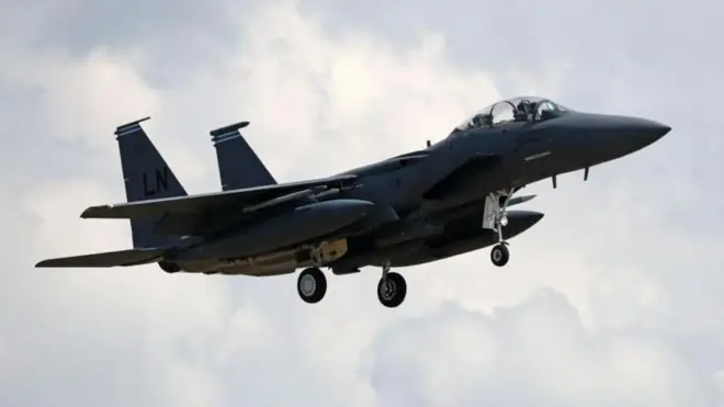 अमेरिका में मीडिया ख़बरों में कहा जा रहा है कि ईरान में गिराए गए अमेरिकी एफ़-15 विमान के लापता अफ़सर को ढूंढ लिया गया है 