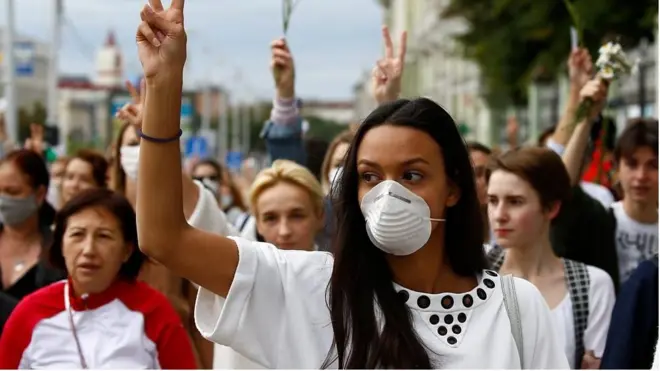 Женщины в белом