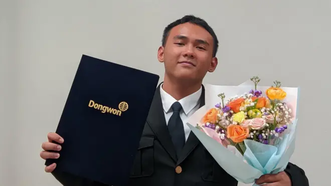 Nuno Gomes, 16 tahun, mendapatkan beasiswa untuk bersekolah di sekolah menengah kejuruan di Pohang, Korea Selatan.