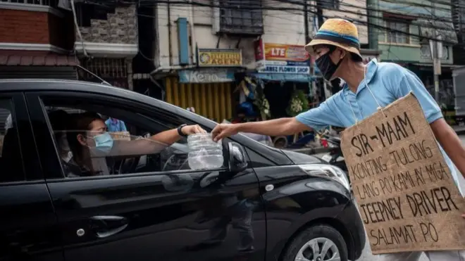 فقد قائدو الحافلات وسيارات الأجرة في الفلبين وظائفهم في وقت تعاني فيه الدولة ركودا اقتصاديا كبيرا